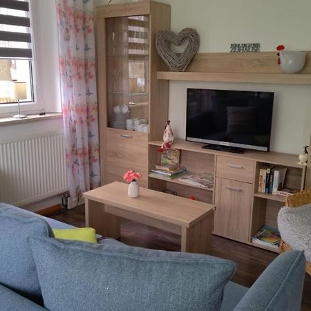 Helenes Ferienwohnung Auf Dem Bauernhof - Lausitzer Seenland Lauta Esterno foto
